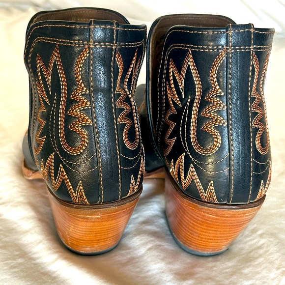 Ariat Dixon Bootie in Brooklyn black. - Picture 2 of 4